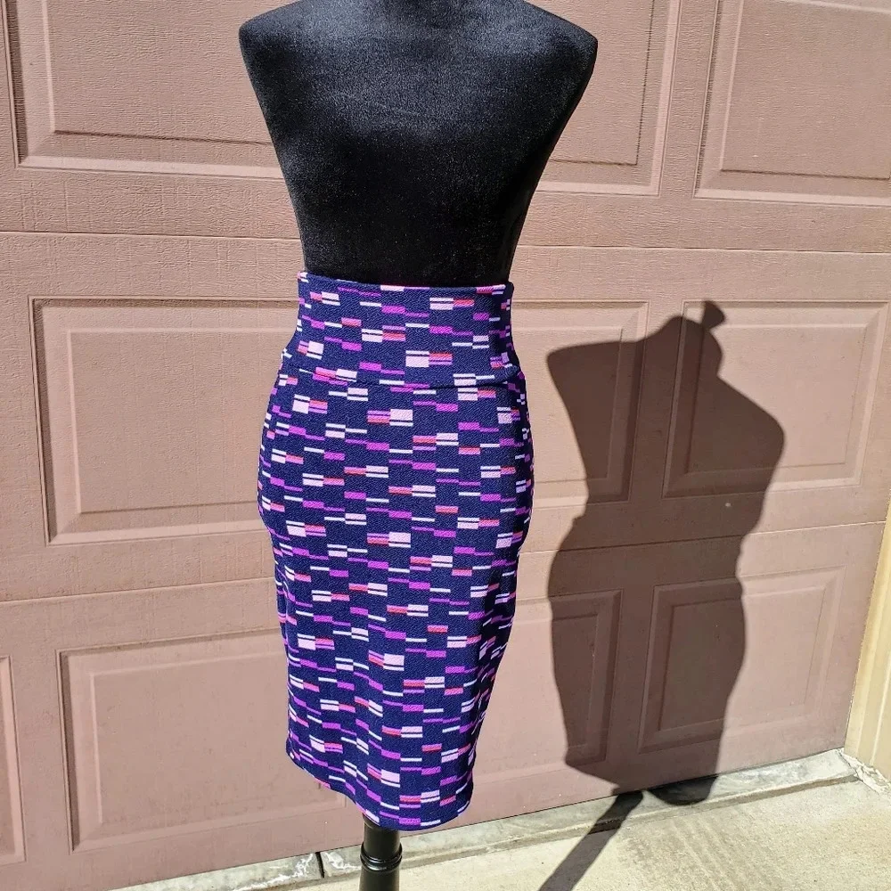 LuLaRoe Cassie Purple Geometric Print Pull-On Midi Pencil Skirt Size XS NWOT